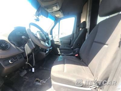 2019 Mercedes-Benz Sprinter 2500 Cargo Van Standard Roof 144.0" WB - zdjęcie 10 z 38 - miniatura