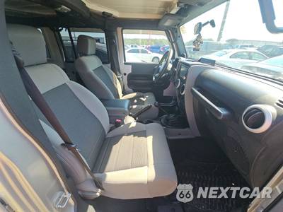 2010 Jeep Wrangler Unlimited Sahara - zdjęcie 8 z 26 - miniatura