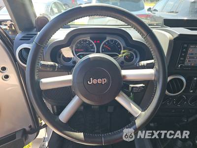 2010 Jeep Wrangler Unlimited Sahara - zdjęcie 10 z 26 - miniatura