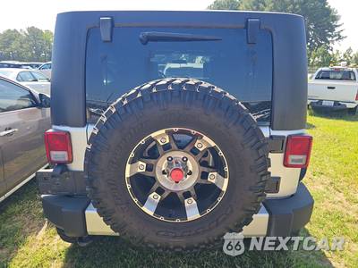 2010 Jeep Wrangler Unlimited Sahara - zdjęcie 5 z 26 - miniatura