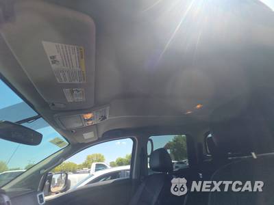 2017 Nissan TITAN SL Crew Cab Short Bed - zdjęcie 18 z 29 - miniatura