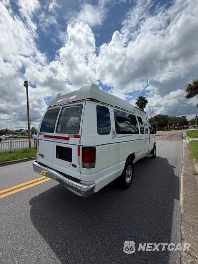 2006 Ford Super Duty E-350 Wagon XLT 138.0" WB - zdjęcie 4 z 9 - miniatura