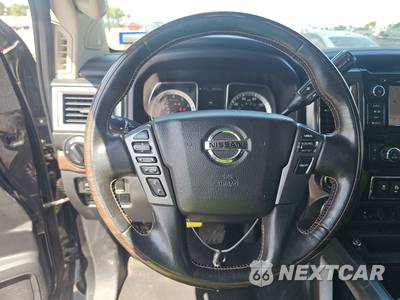 2019 Nissan TITAN Platinum Reserve Crew Cab Short Bed - zdjęcie 10 z 27 - miniatura
