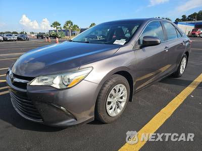 2017 Toyota Camry LE - zdjęcie 1 z 28 - miniatura