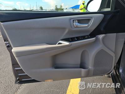 2017 Toyota Camry LE - zdjęcie 9 z 28 - miniatura