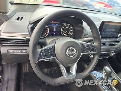 2025 Nissan Altima SV - zdjęcie 10 z 23 - miniatura