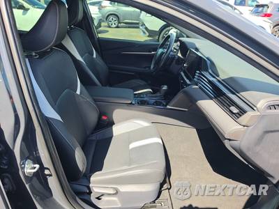 2025 Toyota Camry SE - zdjęcie 8 z 32 - miniatura