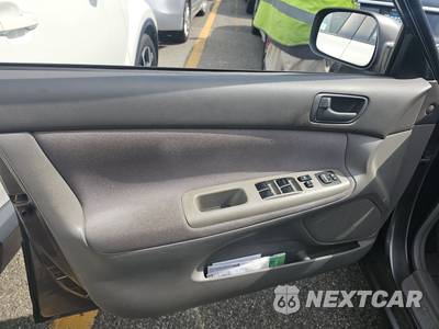 2004 Toyota Camry LE - zdjęcie 9 z 30 - miniatura