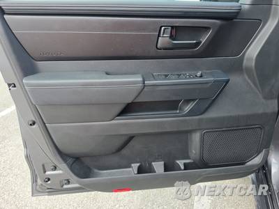 2025 Toyota Tundra SR Crew Cab Short Bed - zdjęcie 9 z 18 - miniatura