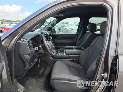 2025 Toyota Tundra SR Crew Cab Short Bed - zdjęcie 7 z 18 - miniatura