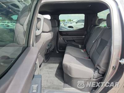 2025 Toyota Tundra SR Crew Cab Short Bed - zdjęcie 13 z 18 - miniatura