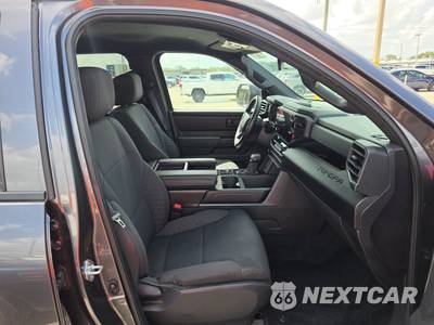 2025 Toyota Tundra SR Crew Cab Short Bed - zdjęcie 8 z 18 - miniatura