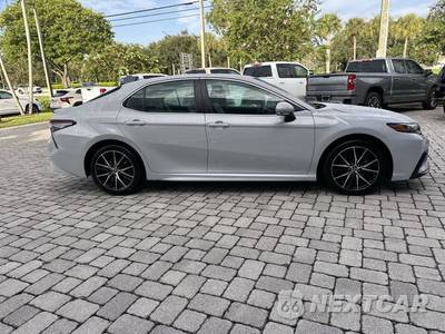 2024 Toyota Camry SE - zdjęcie 15 z 40 - miniatura