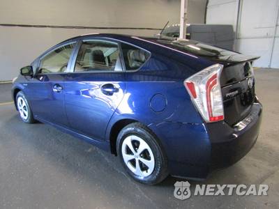 2014 Toyota Prius Three - zdjęcie 4 z 21 - miniatura