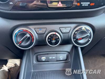 2026 Hyundai Venue SE - zdjęcie 18 z 25 - miniatura
