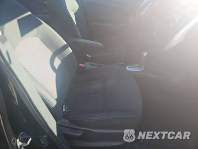 2016 Nissan Versa SV - zdjęcie 8 z 17 - miniatura
