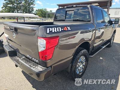 2017 Nissan TITAN SV Crew Cab Short Bed - zdjęcie 4 z 27 - miniatura