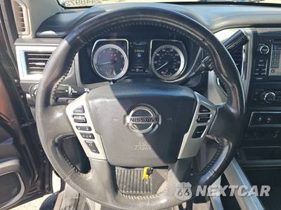 2017 Nissan TITAN SV Crew Cab Short Bed - zdjęcie 10 z 27 - miniatura