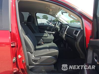 2019 Nissan TITAN SV Crew Cab Short Bed - zdjęcie 8 z 41 - miniatura