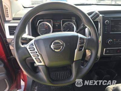 2019 Nissan TITAN SV Crew Cab Short Bed - zdjęcie 10 z 41 - miniatura
