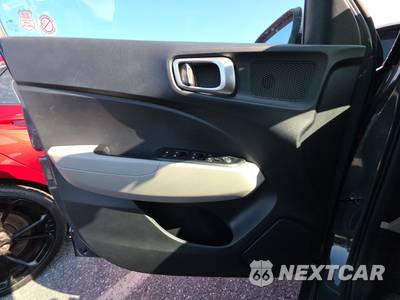 2025 Hyundai Venue SEL - zdjęcie 9 z 31 - miniatura