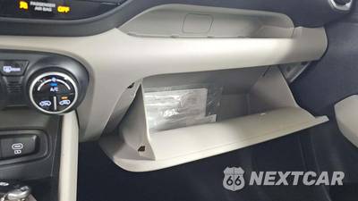 2025 Hyundai Venue SEL - zdjęcie 21 z 31 - miniatura
