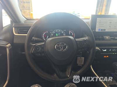 2025 Toyota RAV4 LE - zdjęcie 10 z 27 - miniatura
