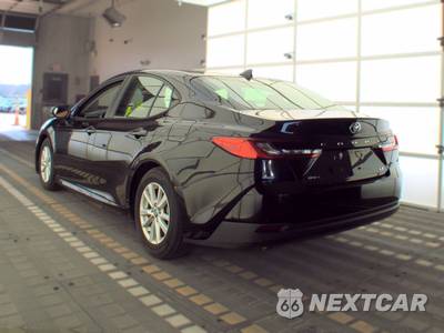 2025 Toyota Camry LE - zdjęcie 6 z 33 - miniatura