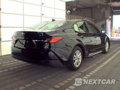 2025 Toyota Camry LE - zdjęcie 4 z 33 - miniatura
