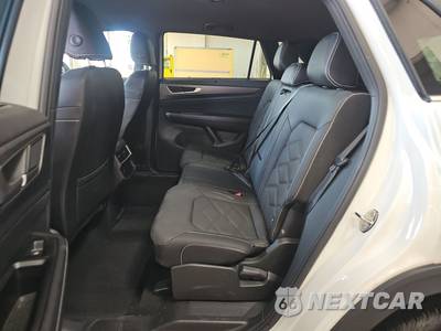 2025 Volkswagen Atlas Cross Sport 2.0T SE w/Technology - zdjęcie 13 z 31 - miniatura