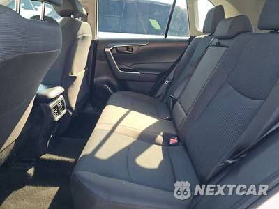 2025 Toyota RAV4 LE - zdjęcie 13 z 19 - miniatura