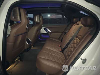 2026 BMW 7 Series 740i xDrive - zdjęcie 13 z 17 - miniatura