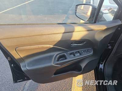 2025 Nissan Versa SV - zdjęcie 9 z 21 - miniatura