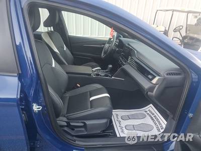2026 Toyota Camry SE - zdjęcie 8 z 19 - miniatura