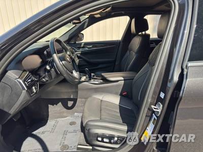 2022 BMW 5 Series Sedan 530e - zdjęcie 15 z 48 - miniatura