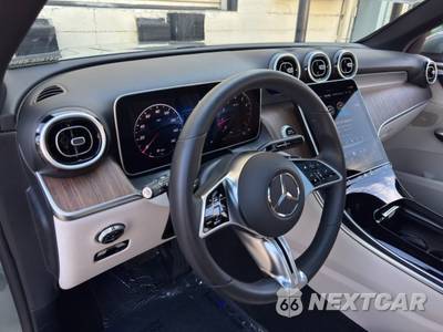 2025 Mercedes-Benz GLC 300 - zdjęcie 12 z 48 - miniatura