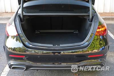 2025 Mercedes-Benz C 300 - zdjęcie 8 z 48 - miniatura