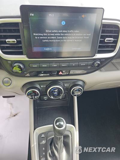2025 Hyundai Venue SEL - zdjęcie 11 z 22 - miniatura