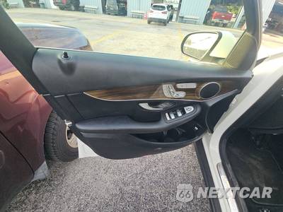 2020 Mercedes-Benz GLC 300 - zdjęcie 9 z 17 - miniatura