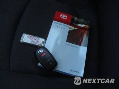 2025 Toyota Corolla Cross LE - zdjęcie 10 z 27 - miniatura