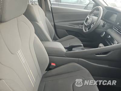2025 Hyundai Elantra SEL Sport - zdjęcie 8 z 18 - miniatura