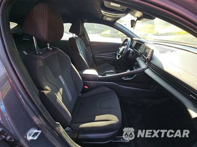 2025 Hyundai Elantra SEL Sport - zdjęcie 8 z 22 - miniatura