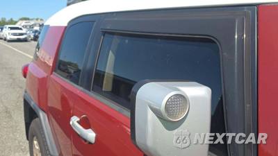 2010 Toyota FJ Cruiser w/Rear Doors - zdjęcie 18 z 46 - miniatura