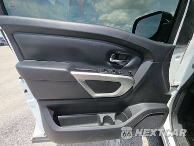 2024 Nissan TITAN SV Crew Cab Short Bed - zdjęcie 9 z 46 - miniatura