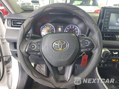 2020 Toyota RAV4 LE - zdjęcie 10 z 34 - miniatura