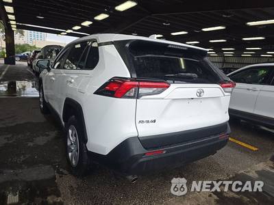 2020 Toyota RAV4 LE - zdjęcie 6 z 34 - miniatura