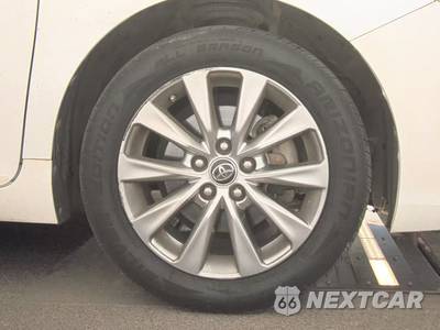 2016 Toyota Camry XLE - zdjęcie 10 z 31 - miniatura