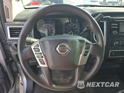 2017 Nissan TITAN S Crew Cab Short Bed - zdjęcie 10 z 34 - miniatura