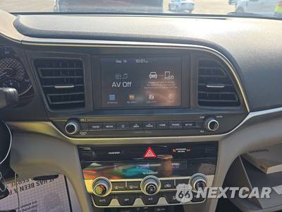 2020 Hyundai Elantra SEL Sedan - zdjęcie 11 z 47 - miniatura