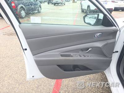 2025 Hyundai Elantra SEL Convenience - zdjęcie 9 z 17 - miniatura
